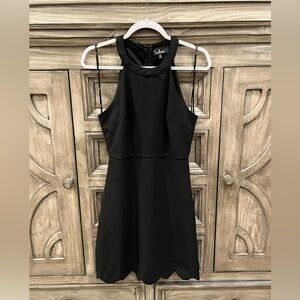 EUC Women’s LULU’S Elegant Black Sleeveless High Neck Scalloped Hem Dress (M)